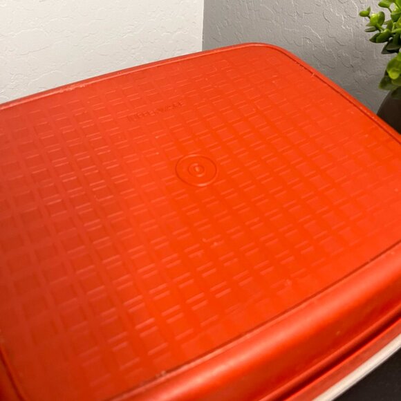 *SOLD* Vintage Tupperware Paprika Marinade Container with Lid 10.5 x 12.5 x 2.5 - Picture 3 of 5